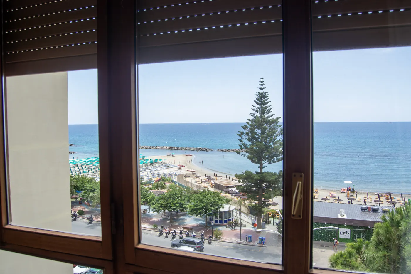 Vista sul mare dalla finestra di una camera della RSA Le Palme